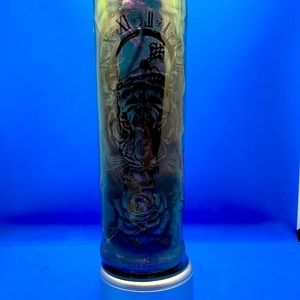 30 ounce tumbler. Double walled, insulated.